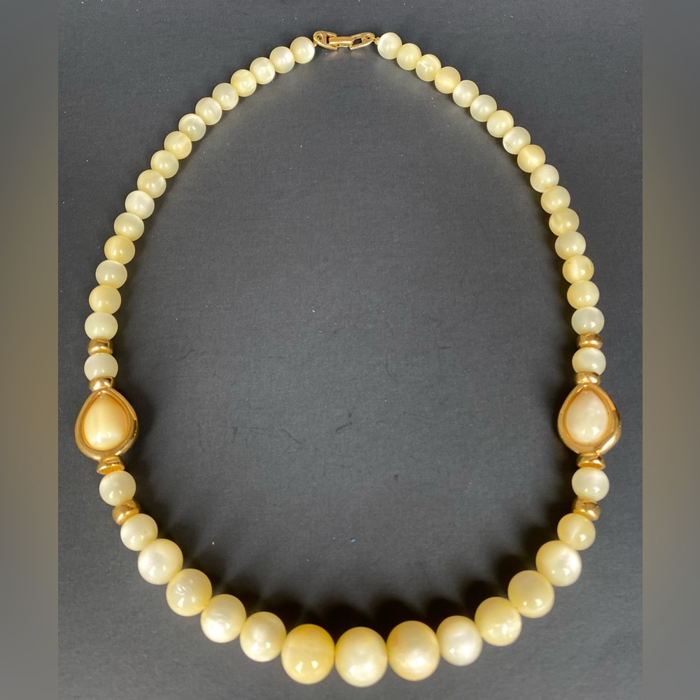 Beautiful Vintage Napier Bead Necklace